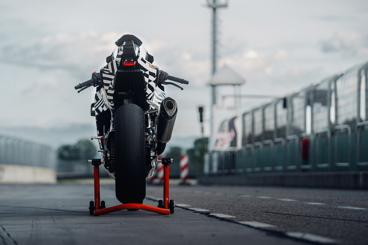 2025 KTM 990 RC