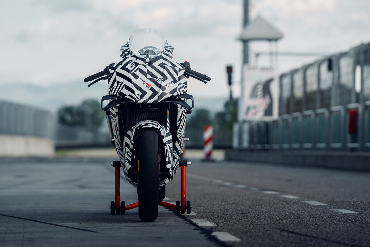 2025 KTM 990 RC