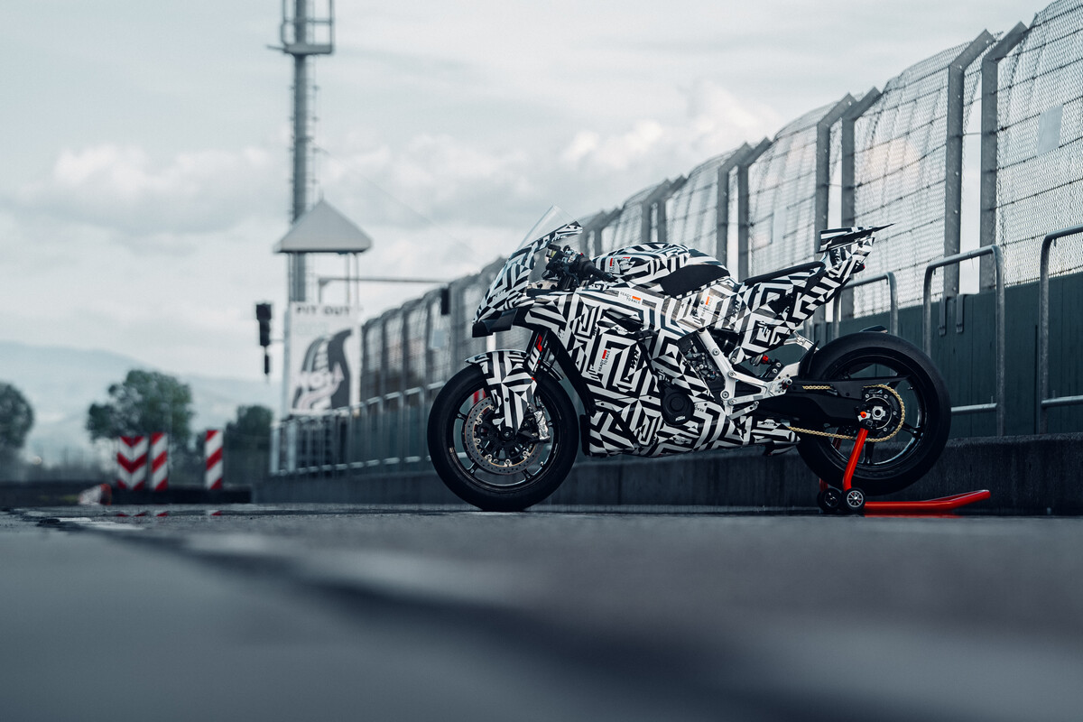 2025 KTM 990 RC