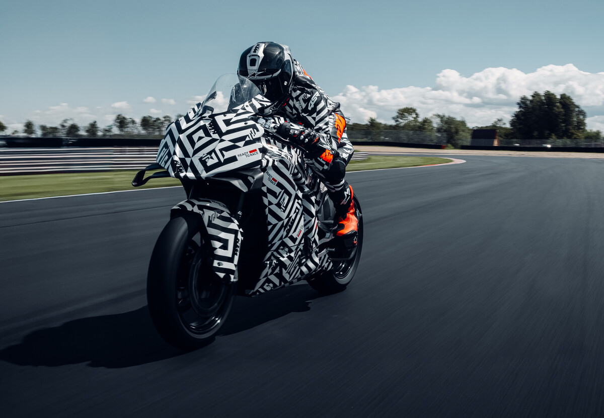 2025 KTM 990 RC