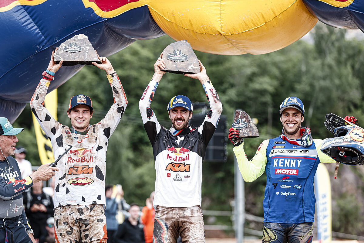 TRYSTAN HART PODIUM