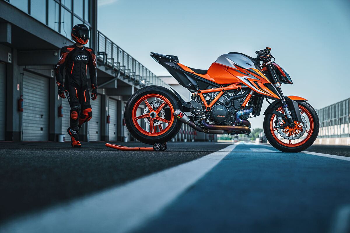 411595_MY22 KTM 1290 SUPER DUKE R - Cat B_EU_ Global