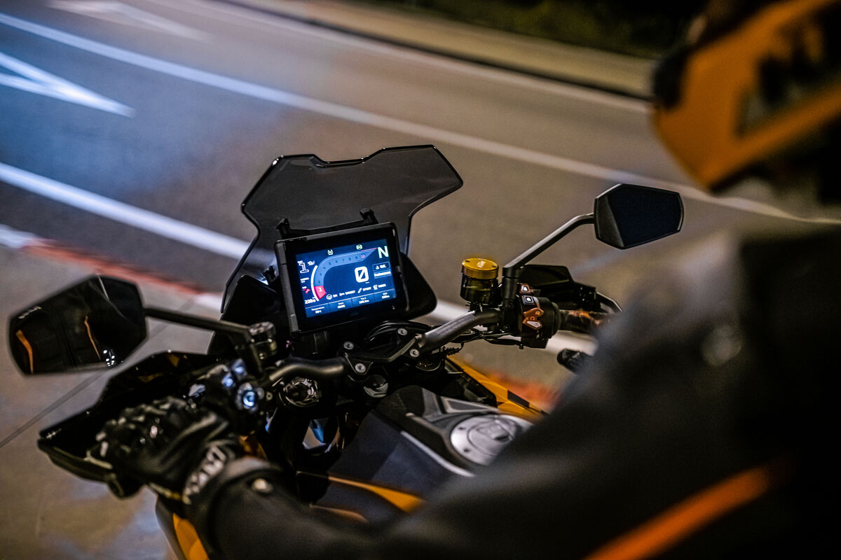 420166_MY22 KTM 1290 SUPER DUKE GT_ Static_03 Static Images_EU_ Global