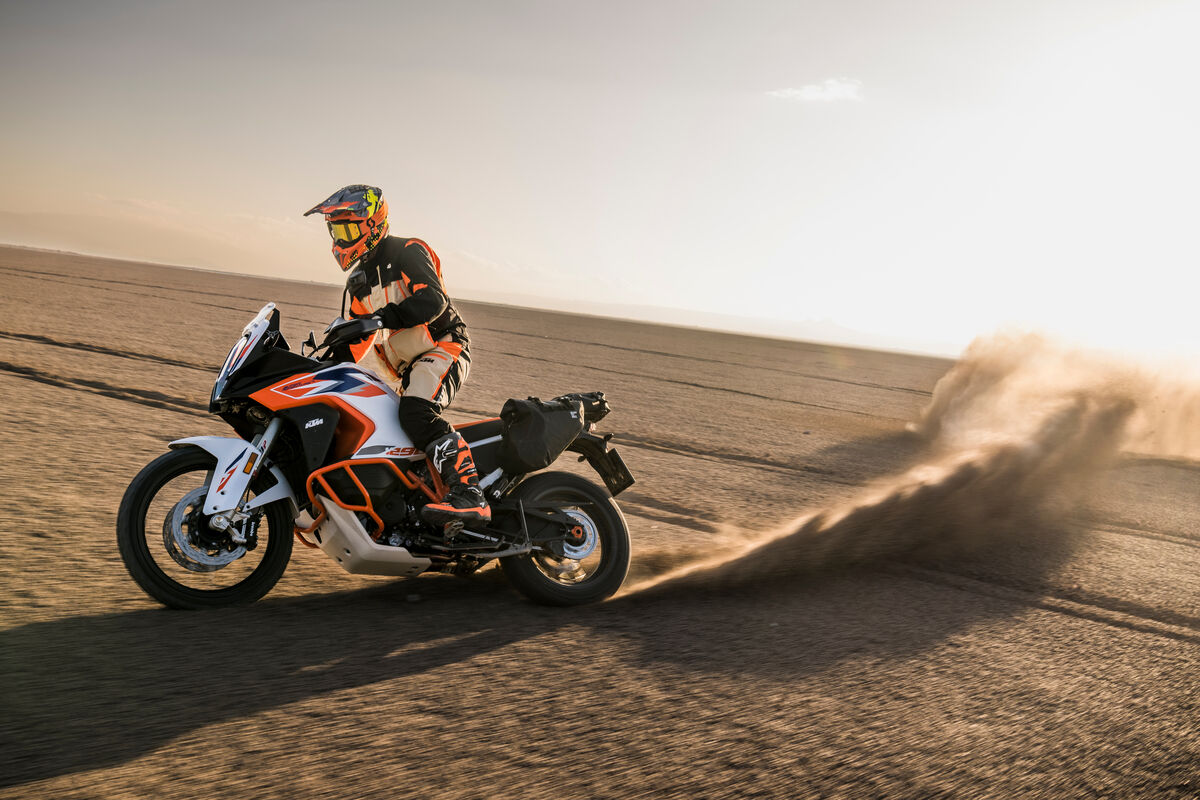 488995_MY23 KTM 1290 SUPER ADVENTURE R Action - CAT B_EU_ Global (1)