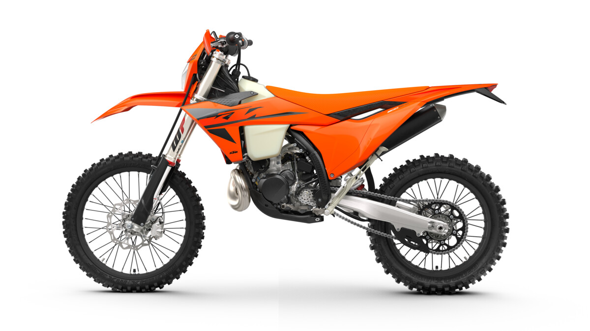 590646_MY25-KTM 300 XC-W_90-left_XC-W_USA
