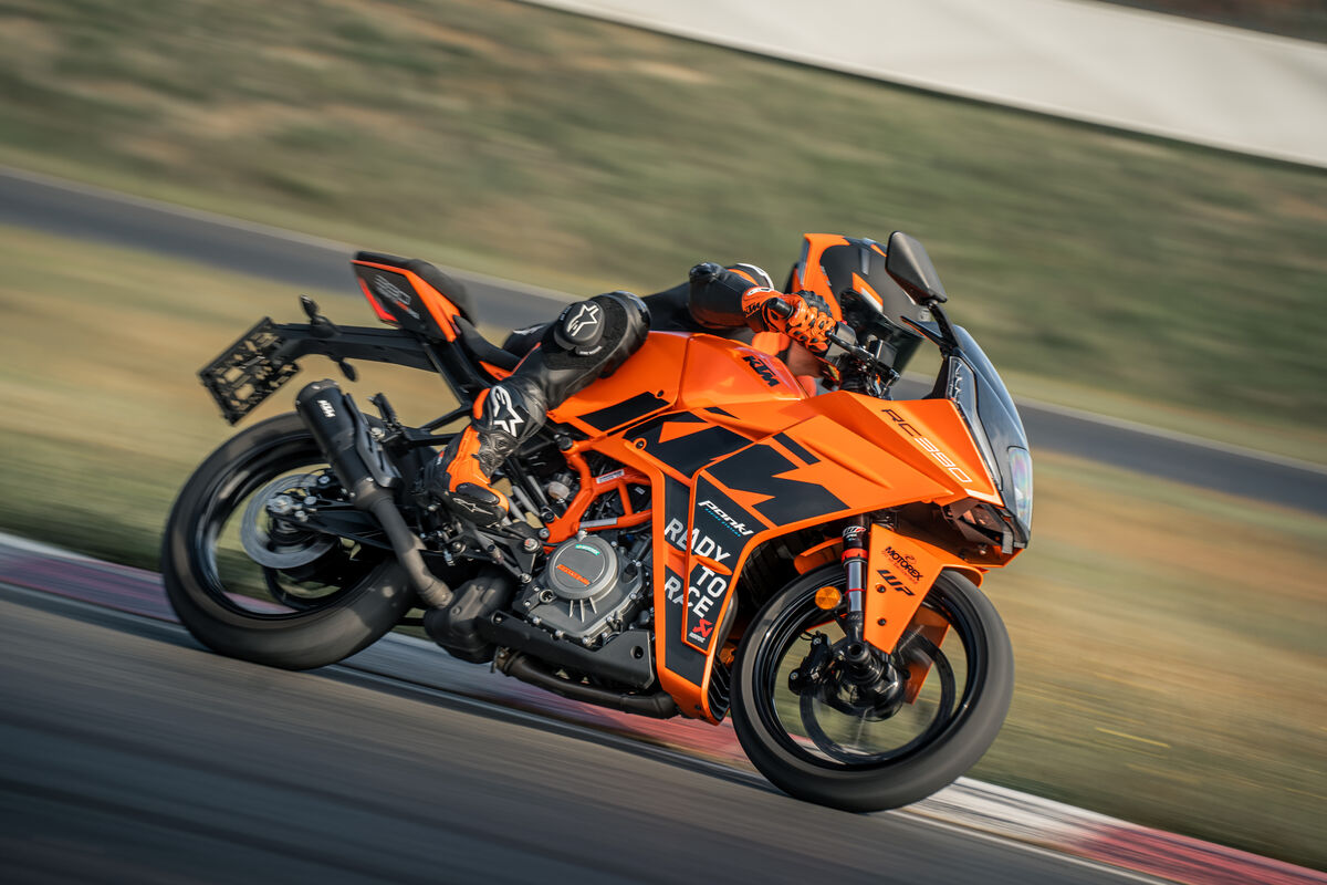 MY2023 KTM RC 390 GP