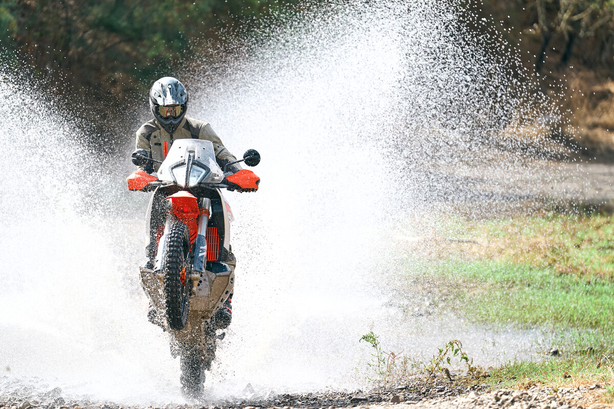 652565_MY25 KTM 890 ADVENTURE R- ACTION_EUROPE GLOBAL