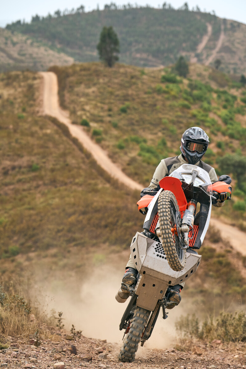 652561_MY25 KTM 890 ADVENTURE R- ACTION_EUROPE GLOBAL