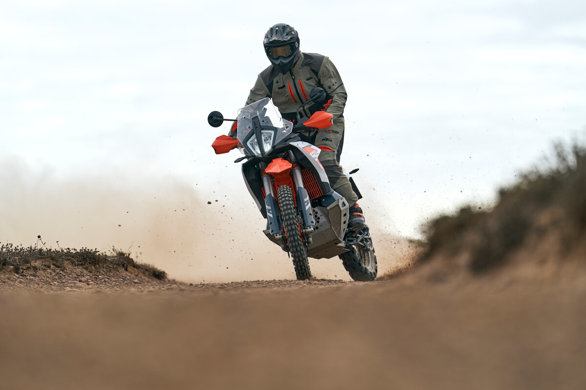 652553_MY25 KTM 890 ADVENTURE R- ACTION_EUROPE GLOBAL_ACTION