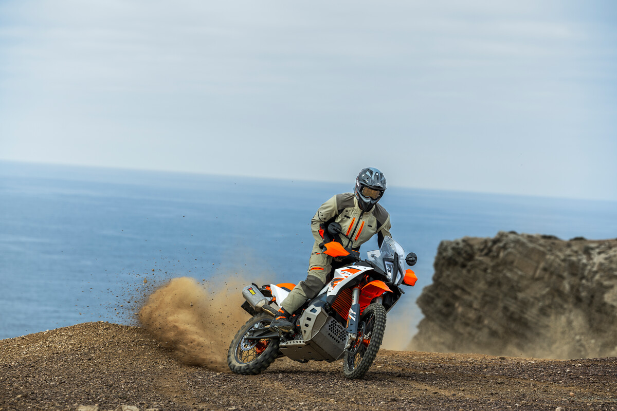 652246_MY25 KTM 890 ADVENTURE R - ACTION_EUROPE GLOBAL