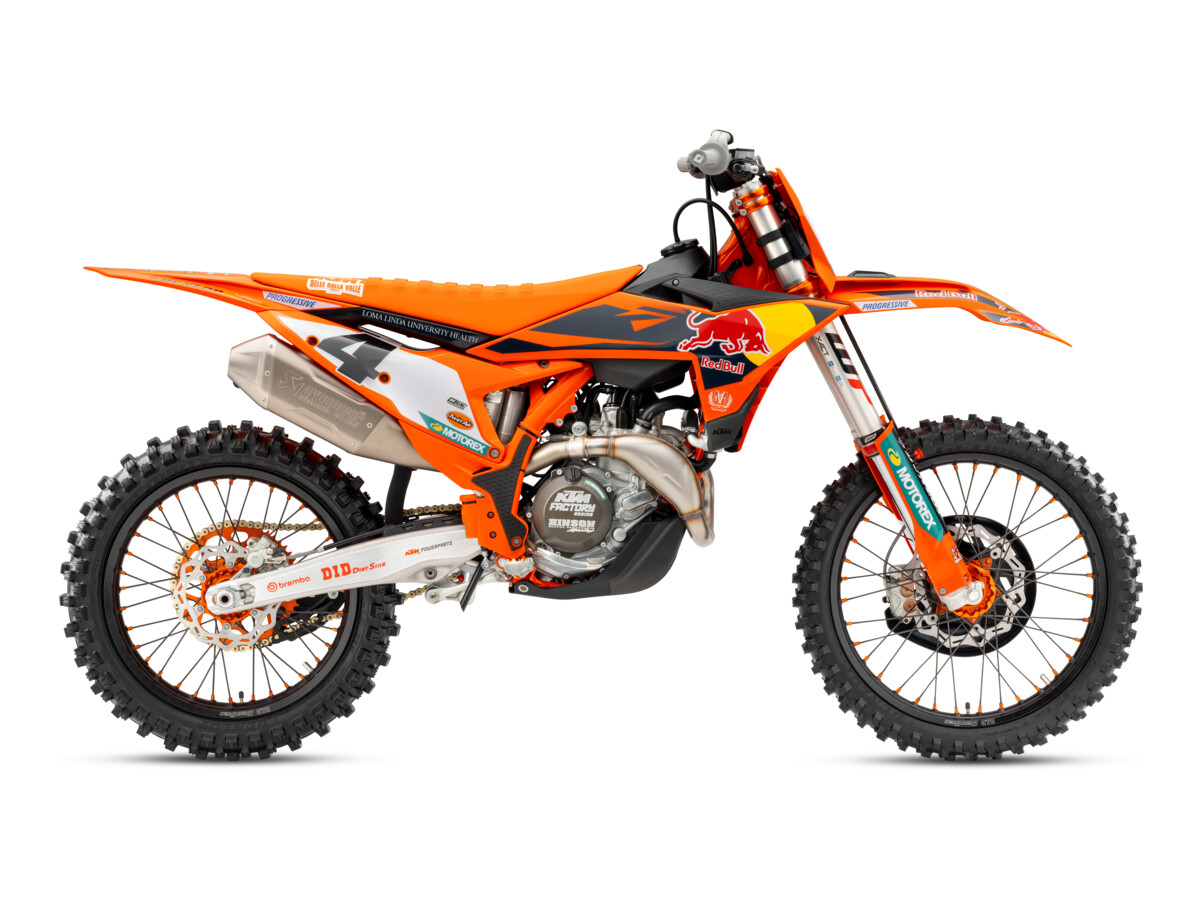 654082_MY25 KTM 450 SX-F FACTORY EDITION_90 Degree Right_Studio_01_STUDIO IMAGES_02_STUDIO