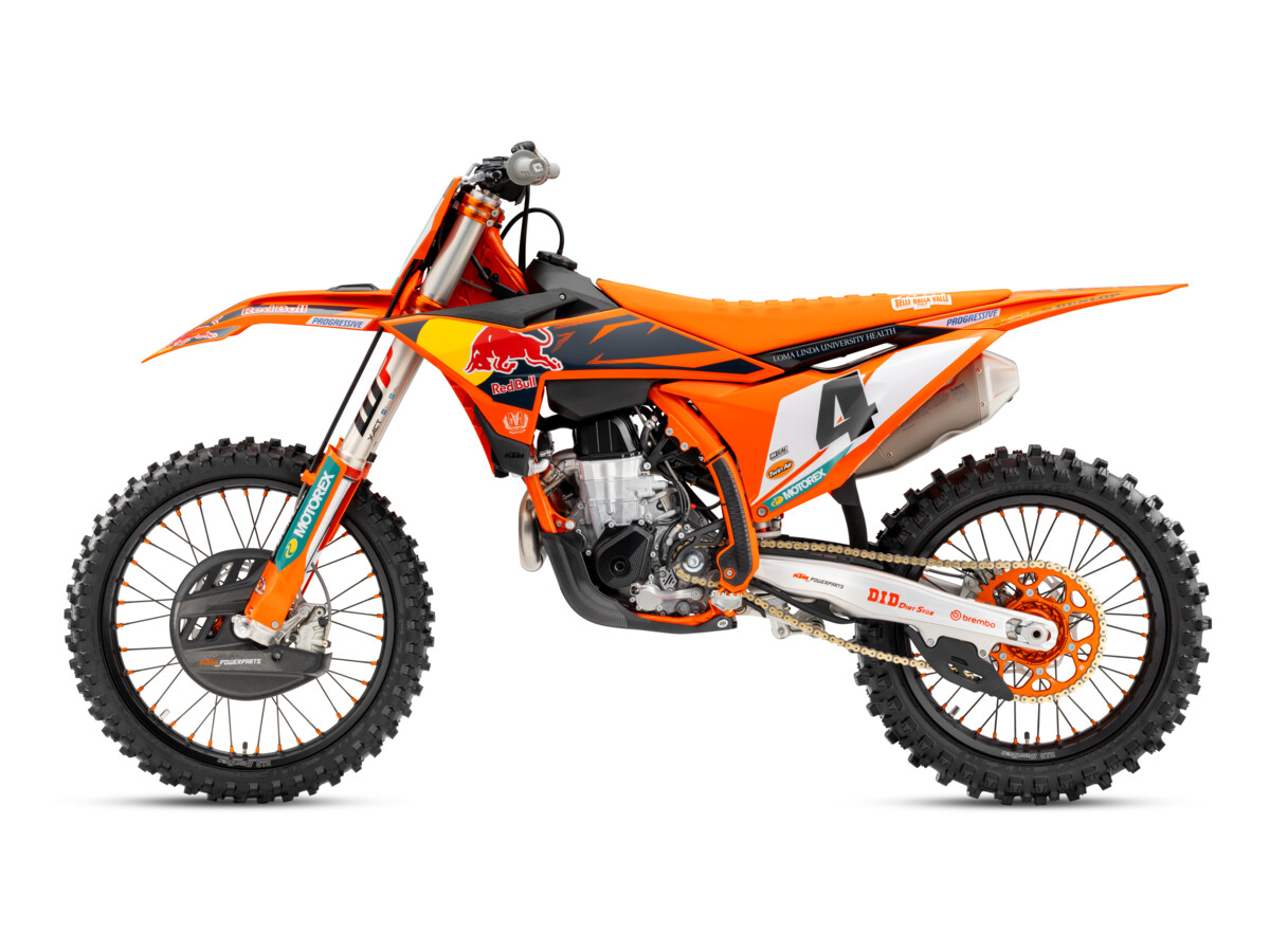654081_MY25 KTM 450 SX-F FACTORY EDITION_90 Degree Left_Studio_01_STUDIO IMAGES_02_STUDIO