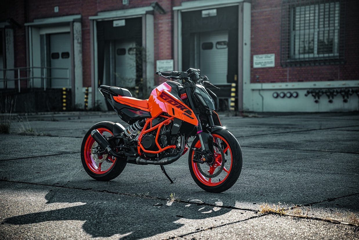 541650_MY24 KTM 390 DUKE_Static_Cat A_Static_02_STATIC