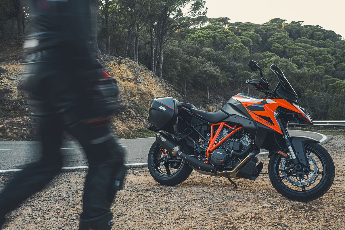 420186_MY22 KTM 1290 SUPER DUKE GT_ Static_03 Static Images_EU_ Global