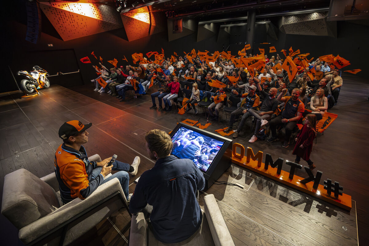 Public Viewing in der RC16 Arena