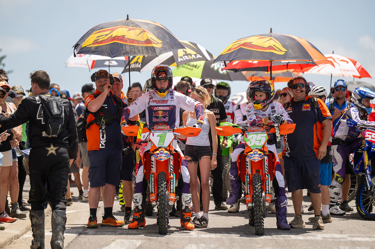 GRANT DAVIS AND ANGUS RIORDAN - FMF KTM FACTORY RACING TEAM LANDERS - SNOWSHOE