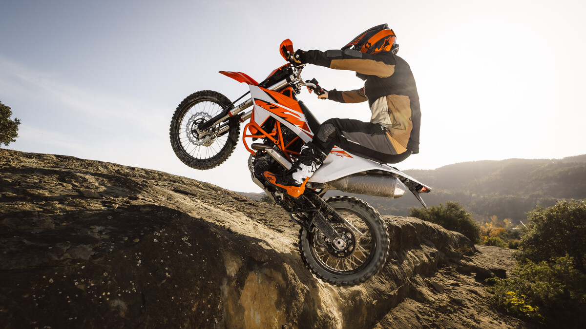 2026 KTM 690 SMC R & 690 ENDURO R