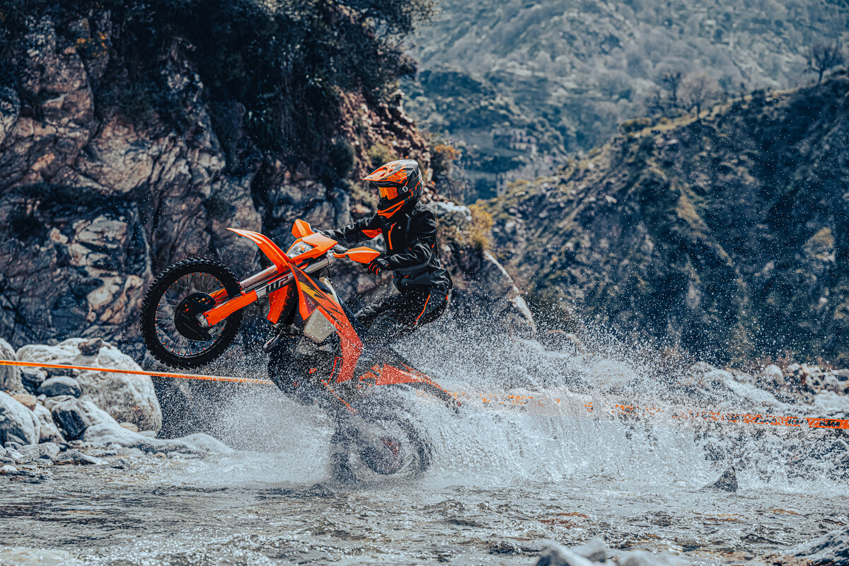 MY26 KTM 450 XCF-W ACTION