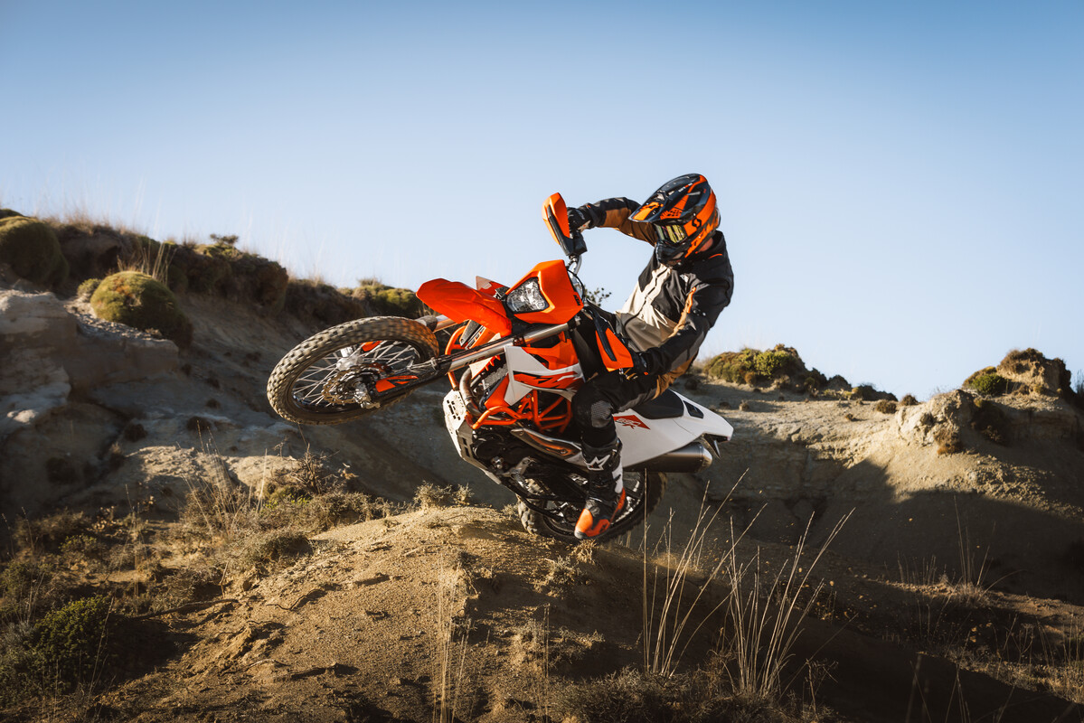 663661_MY26 KTM 690 ENDURO R-Action-US-Spec_USA_ACTION