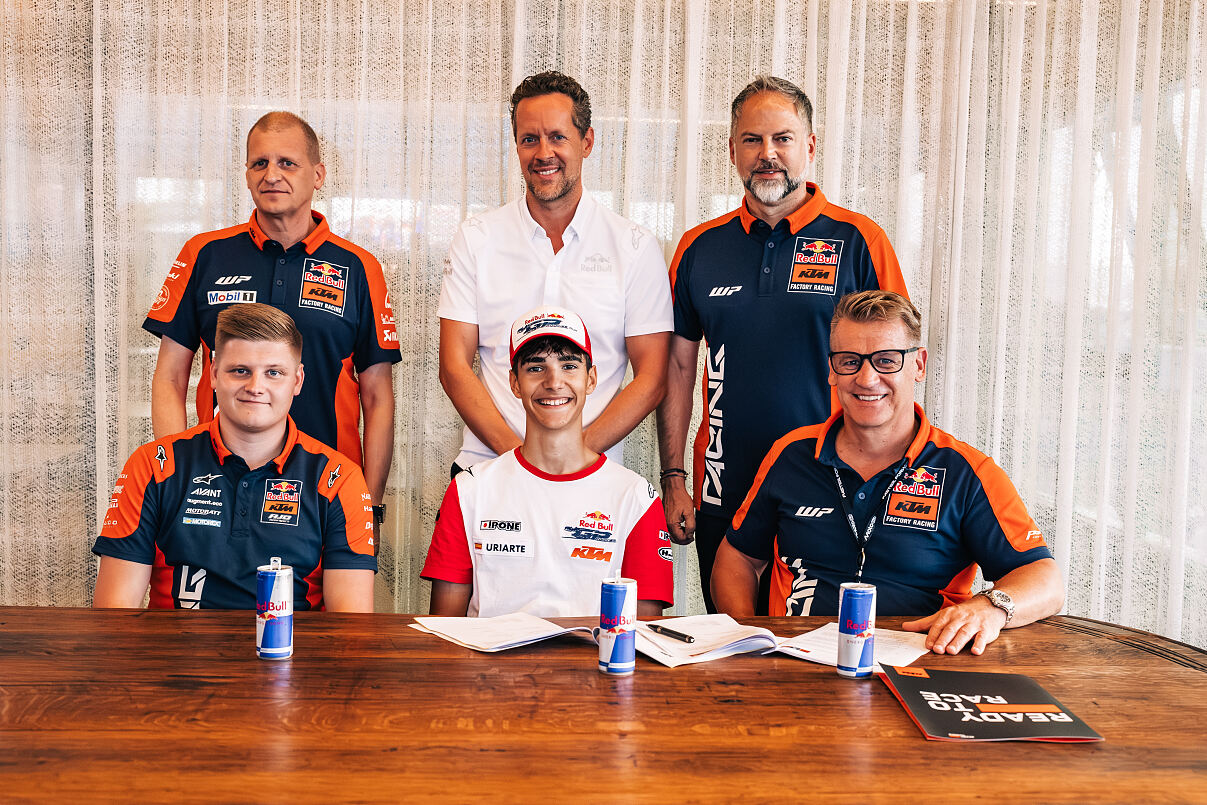 2026 Moto3 Brian Uriarte signing