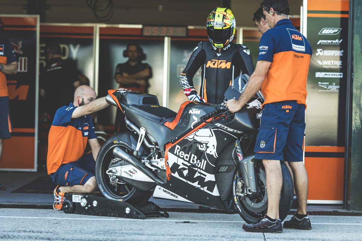 Karel Abraham & Mechanics KTM RC16 Box Misano 2016