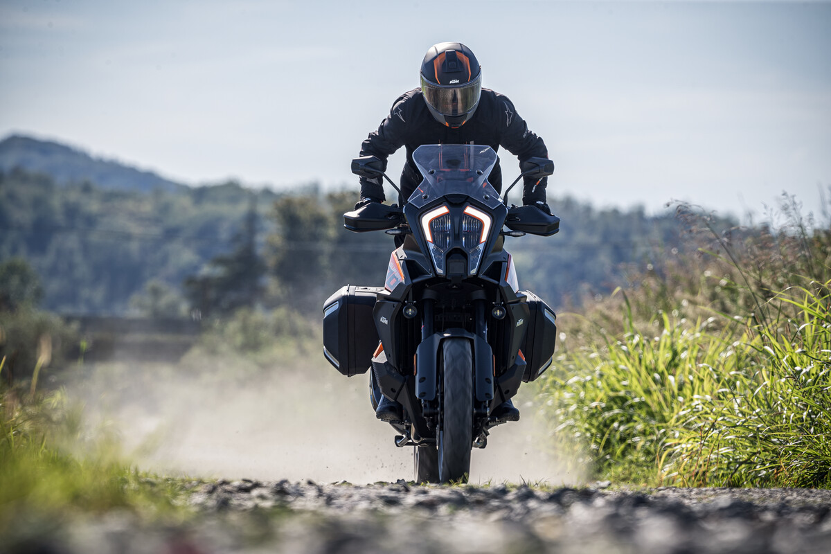 483650_MY23 KTM 1290 SUPER ADVENTURE S - Action - CAT A_EU_ Global