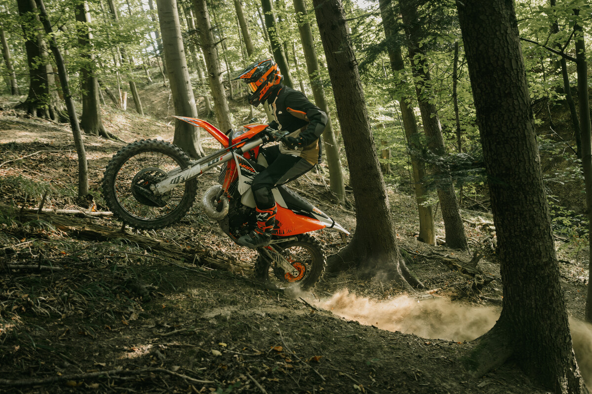 719856_MY26 KTM 300 XC-W HARDENDURO_ Action _KTM XC-W HARDENDURO