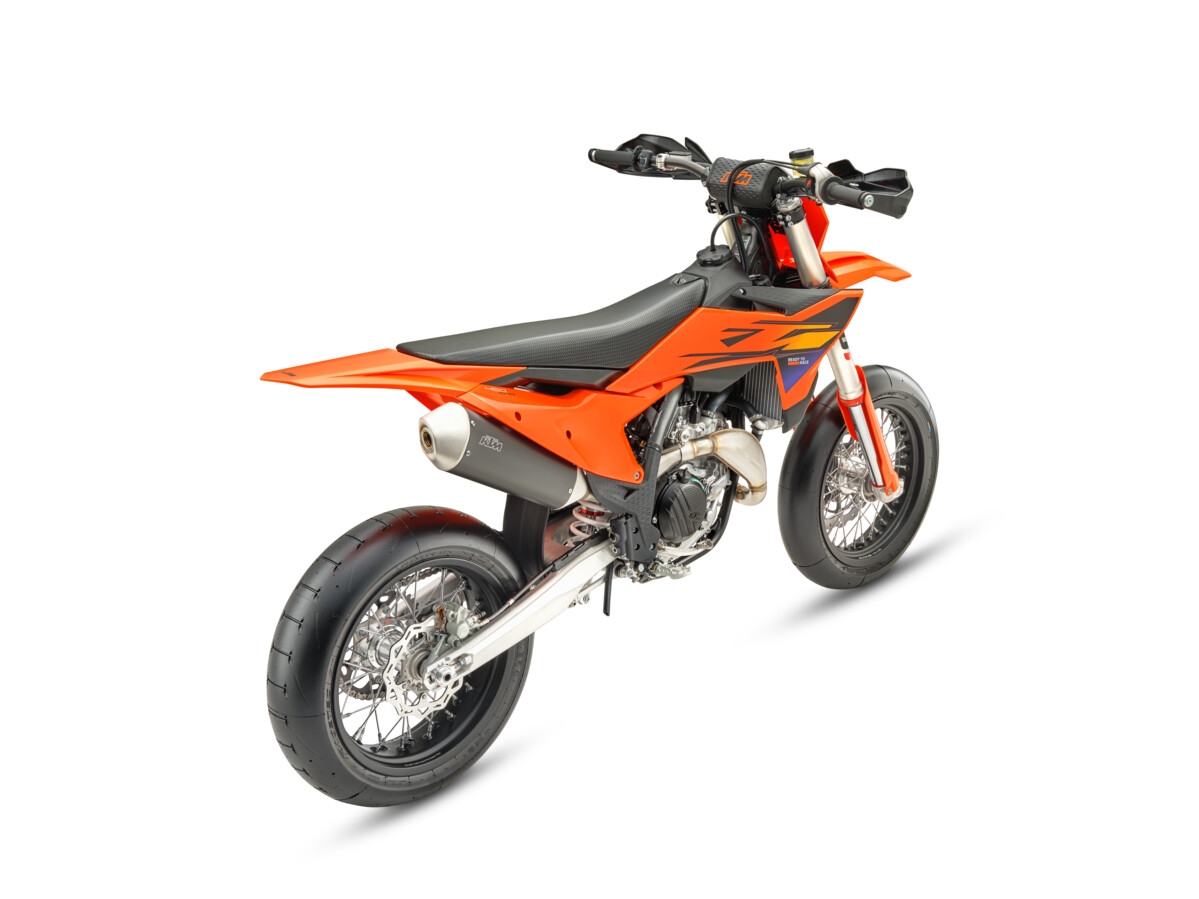 710943_MY26_KTM 450 SMR_45 Degree Rear Right_EU_GLOBAL_01_IMAGES