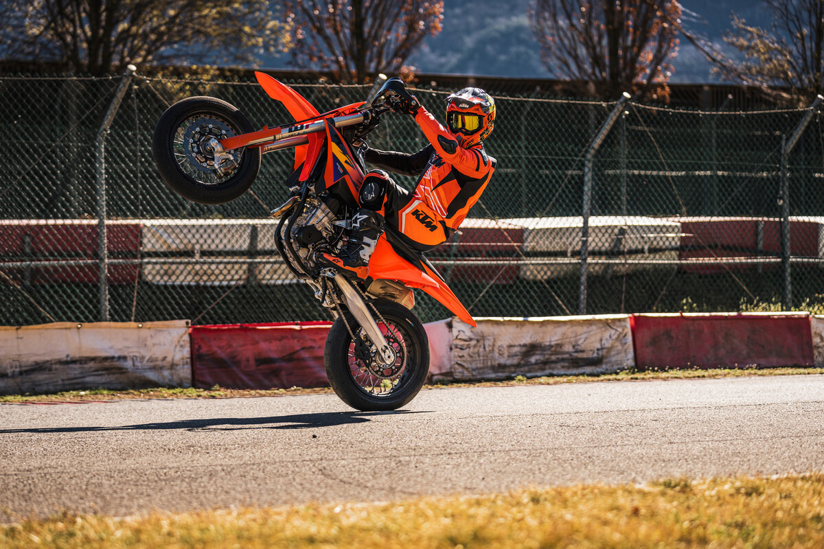 717615_MY26_KTM 450 ACTION_ACTION_01_IMAGES