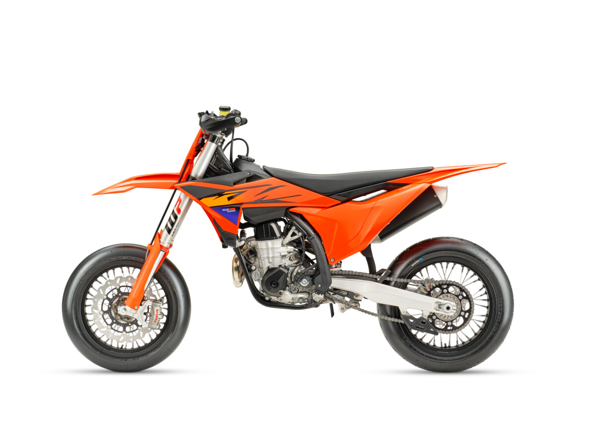 710944_MY26_KTM 450 SMR_90 Degree Left_EU_GLOBAL_01_IMAGES