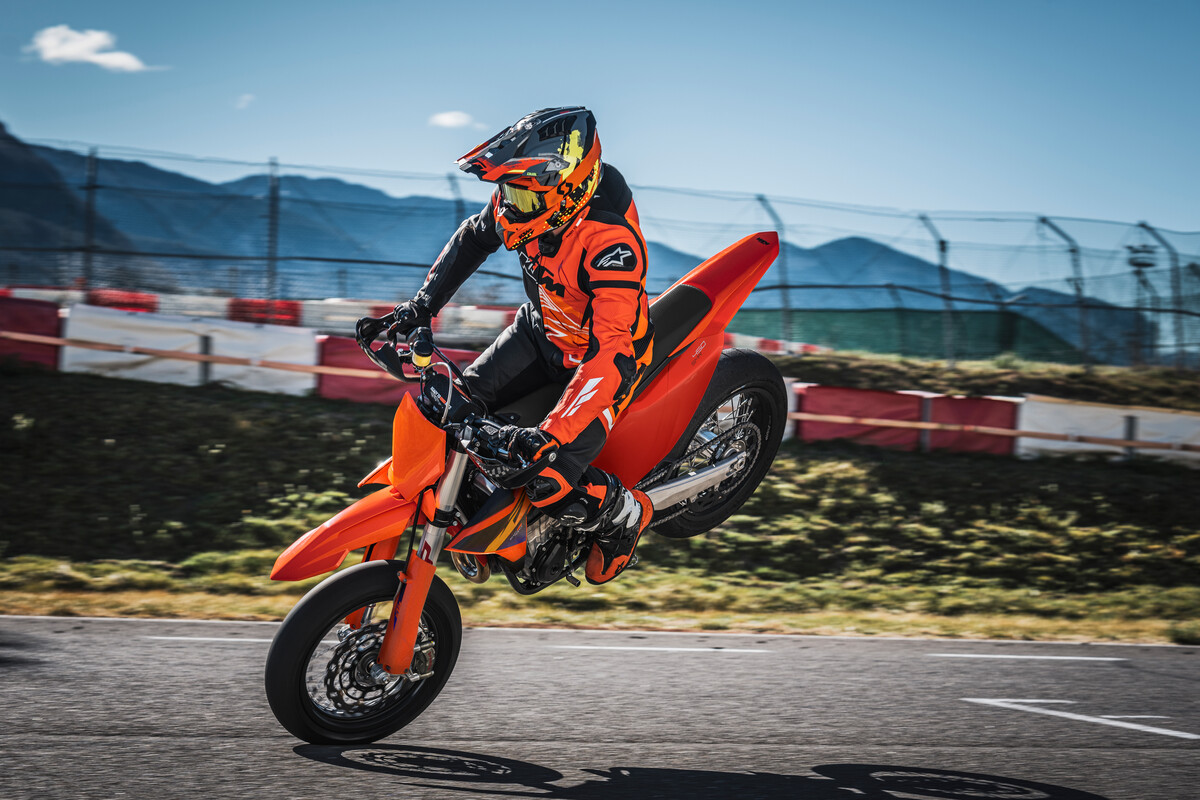 717610_MY26_KTM 450 ACTION_ACTION_01_IMAGES