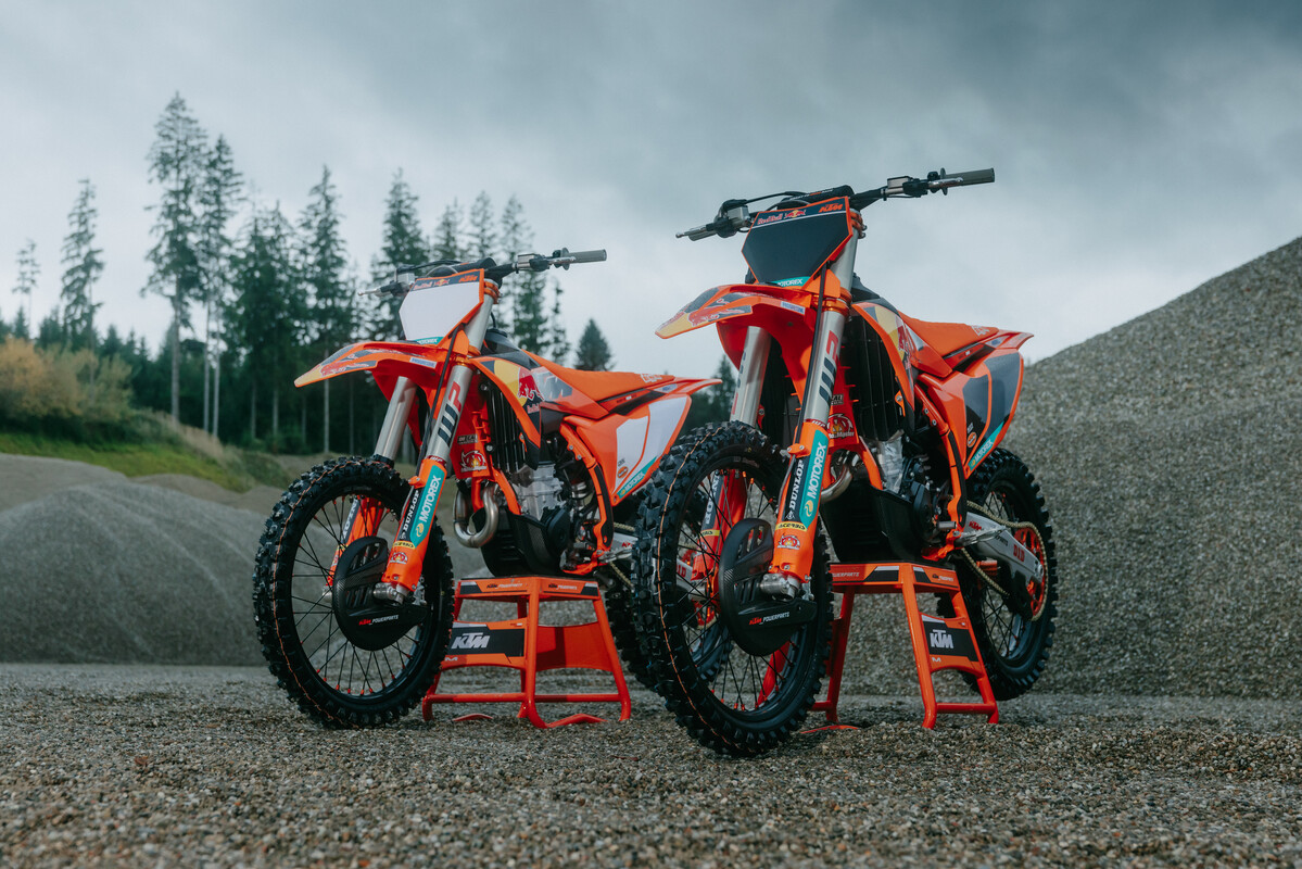 724213_MY26 KTM 250 - 450 SX-F FACTORY EDITION _14_STATIC