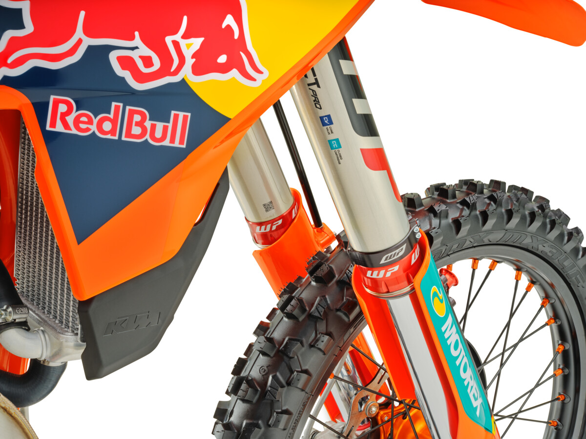 723441_MY26 KTM 450 SX-F FACTORY EDITION_Red part of the forks_Details_Parts_Studio_01_IMAGES