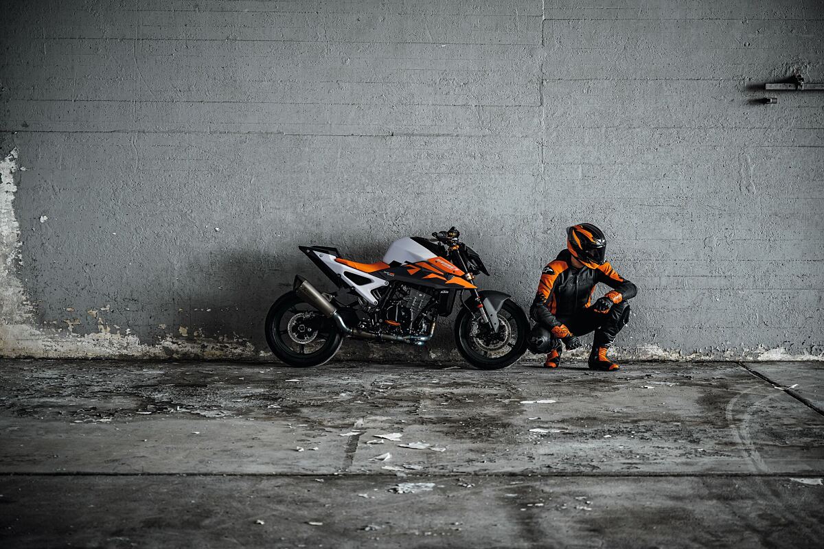 726163_MY26 KTM 990 DUKE_Static_Cat A_STATICS_STATICS