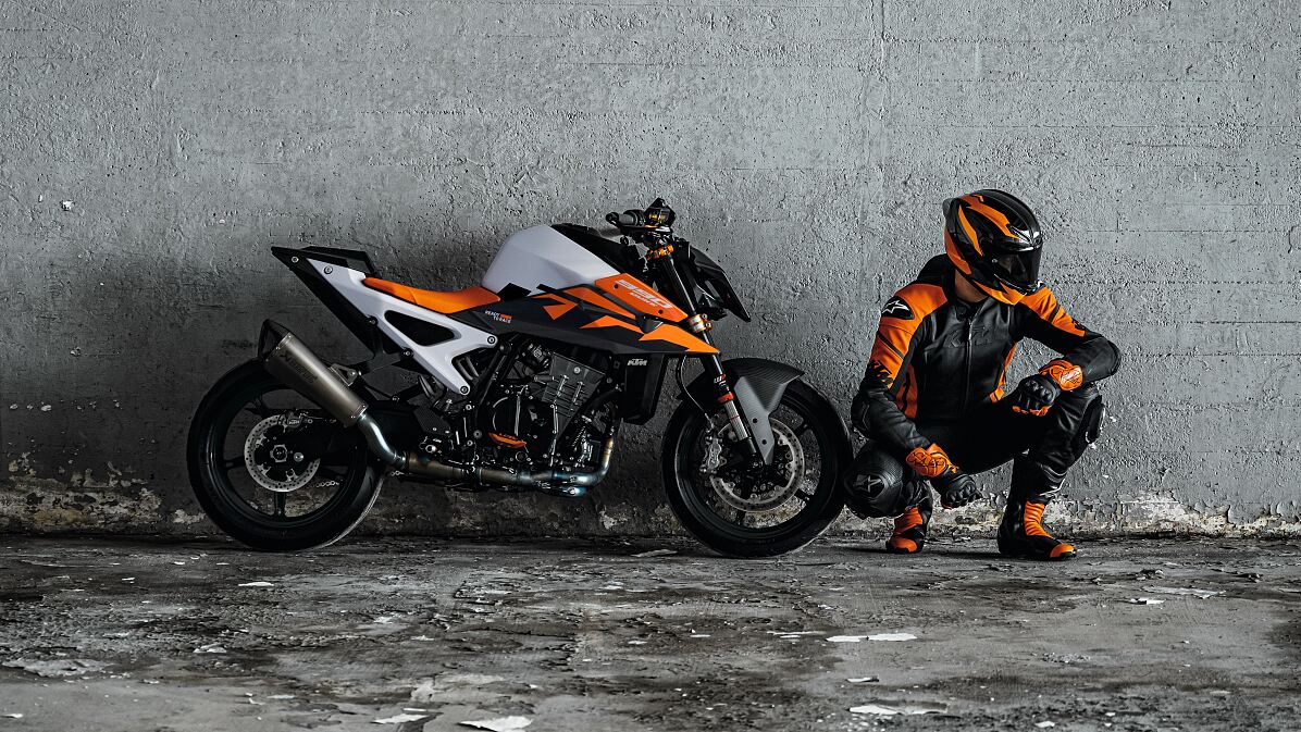 726163_MY26 KTM 990 DUKE_Static_Cat A_STATICS_STATICS_2