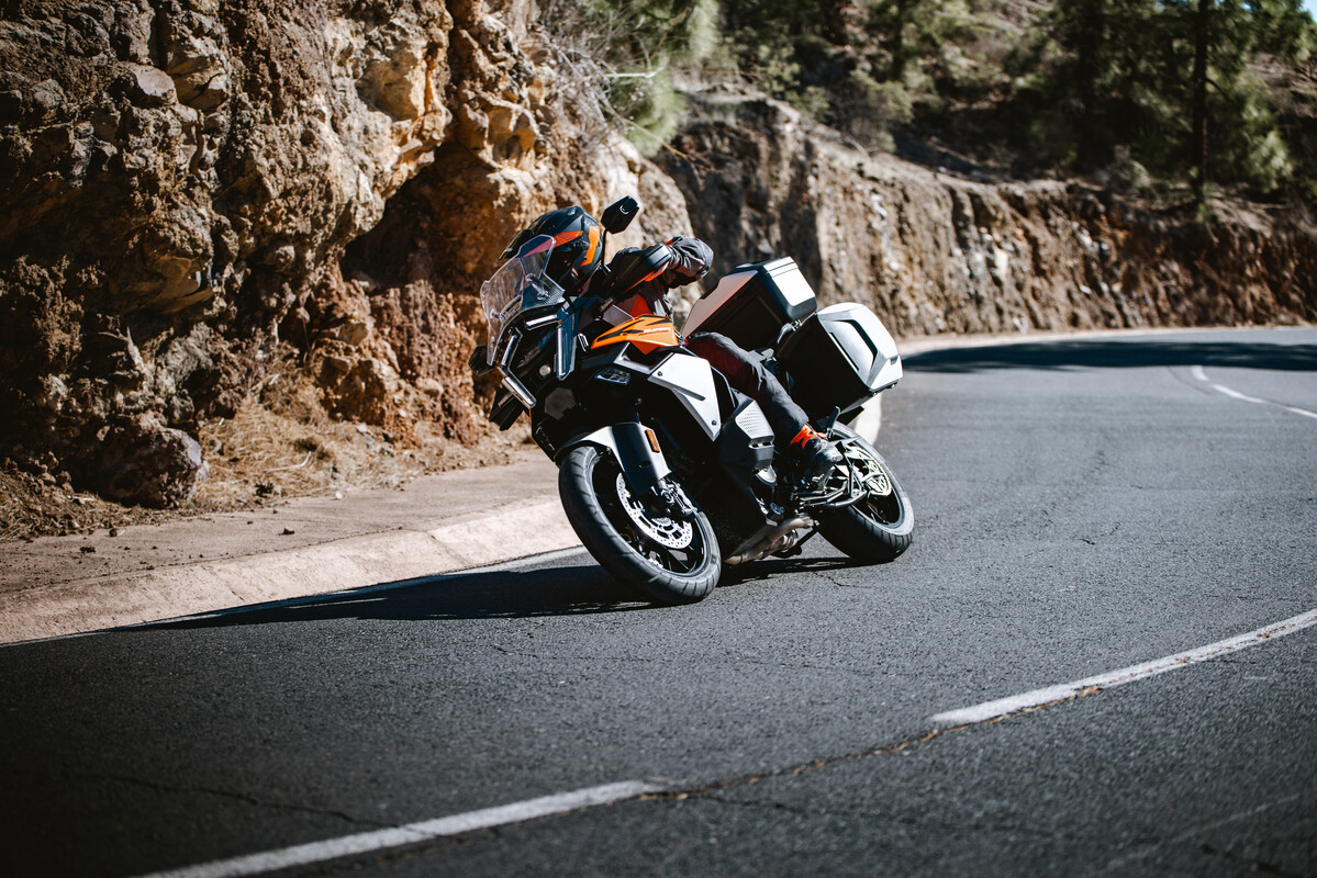 726694_MY27 KTM 1390 SUPER ADVENTURE S EVO action_EUROPE GLOBAL_Action