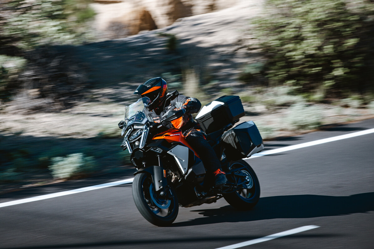 MY27 KTM 1390 SUPER ADVENTURE S EVO