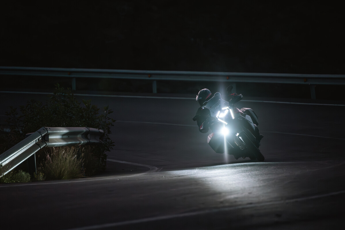 726667_MY27 KTM 1390 SUPER ADVENTURE S EVO action_EUROPE GLOBAL_Action