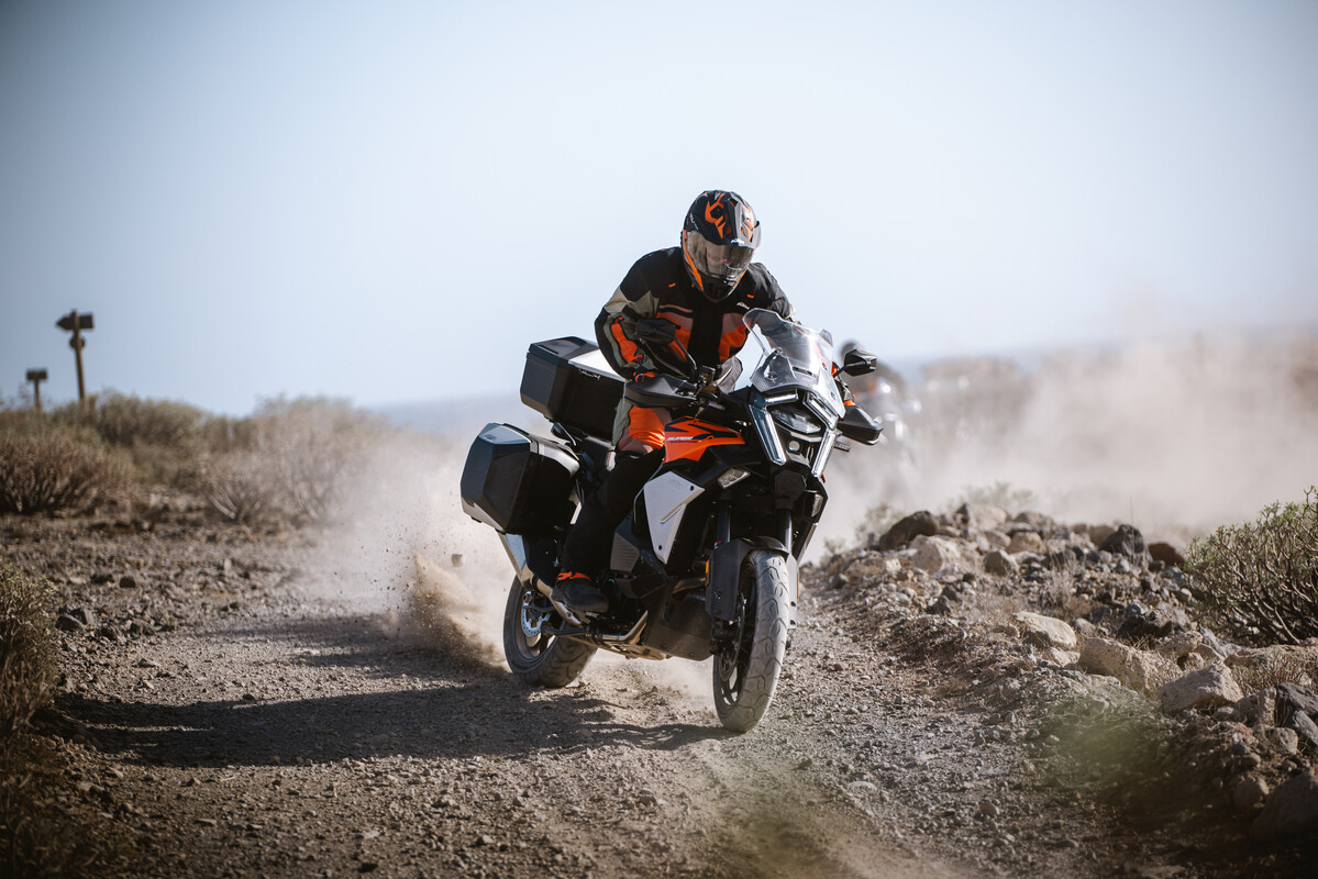 726650_MY27 KTM 1390 SUPER ADVENTURE S EVO action_EUROPE GLOBAL_Action