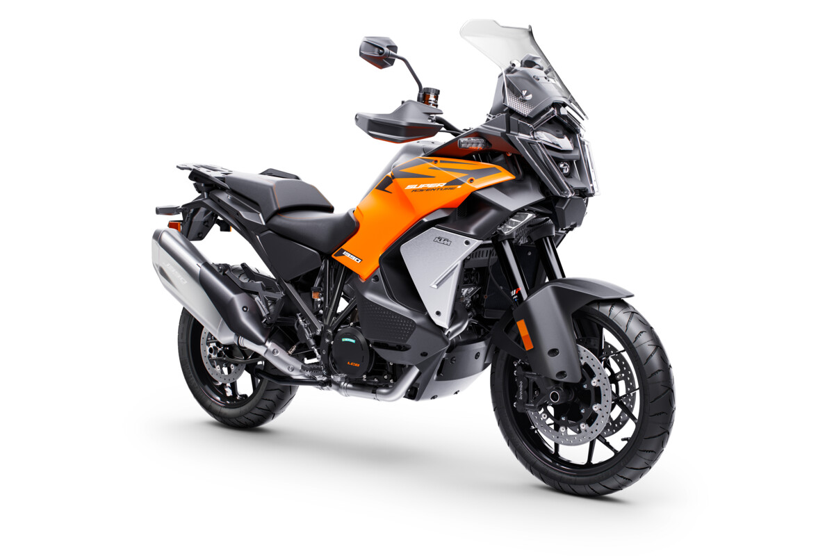641789_MY27_KTM_1390_Super_Adventure_S_EVO_Orange_US_Front-Right_USA